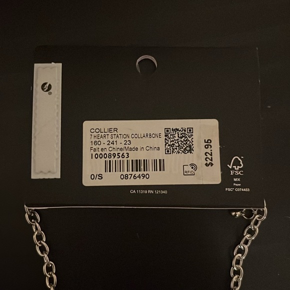 7 Heart Station Collarbone Necklace - Picture 4 of 4